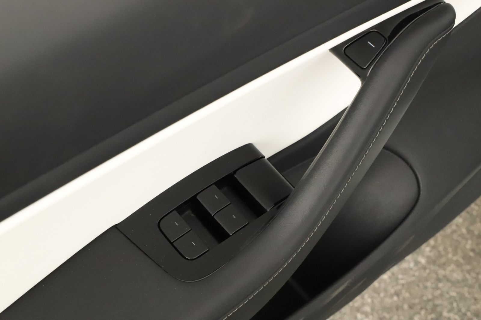 Tesla Model 3 Long Range AWD – fotografie 18