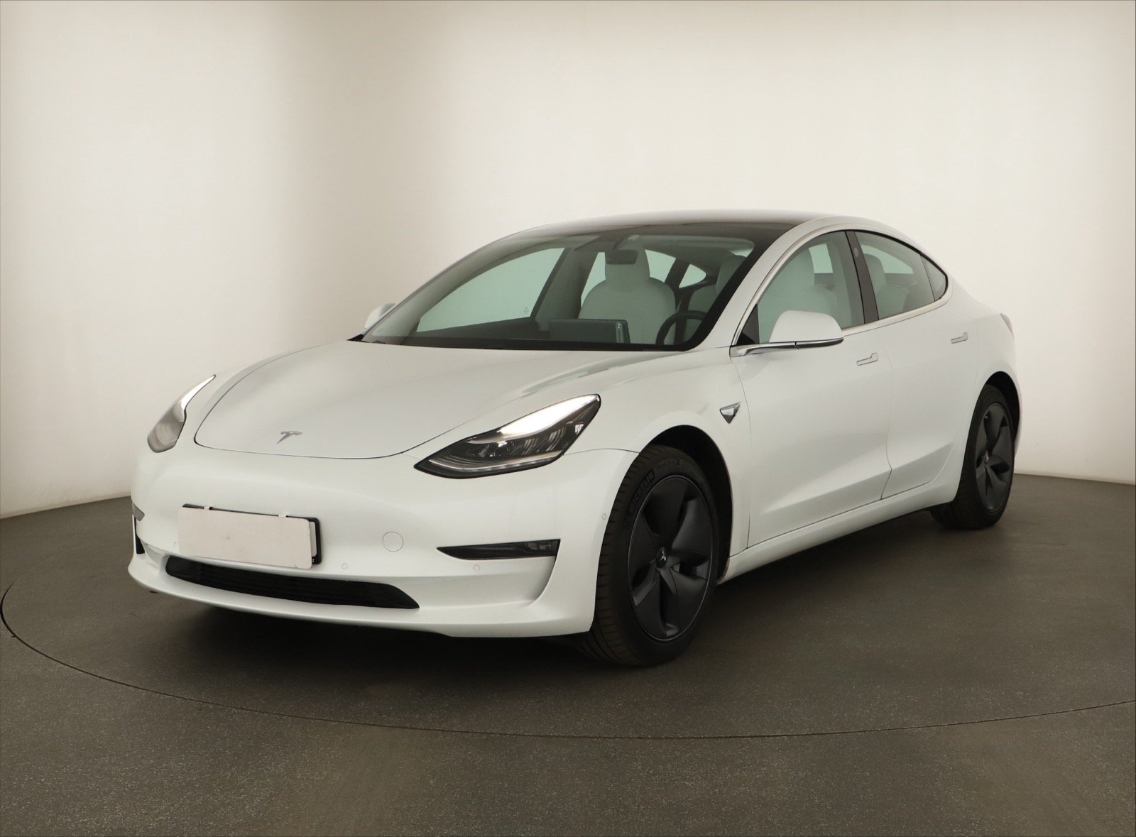 Tesla Model 3 Long Range AWD – fotografie 3