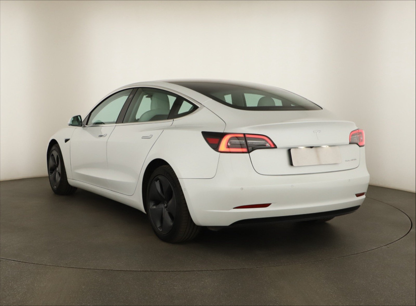 Tesla Model 3, 2020
