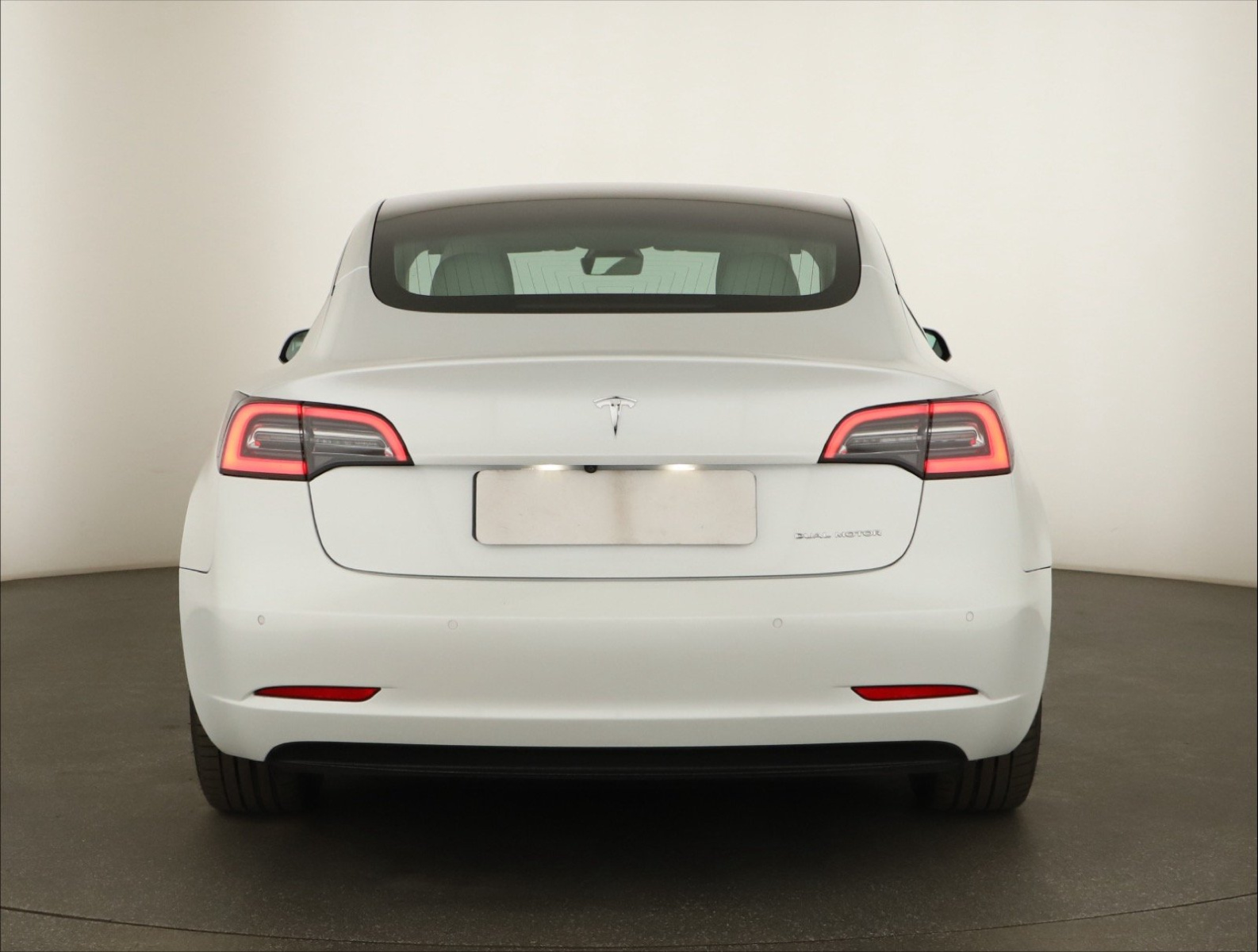 Tesla Model 3 Long Range AWD – fotografie 6