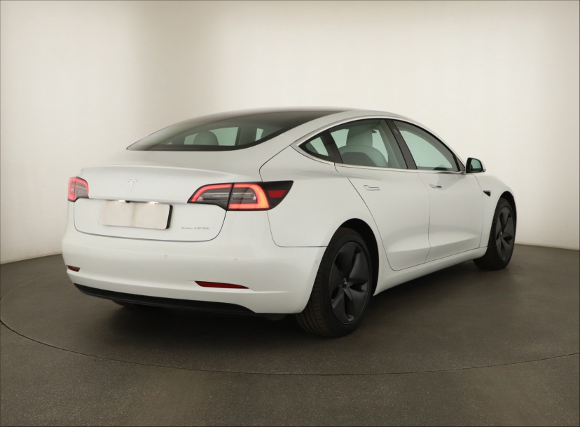 Tesla Model 3, 2020