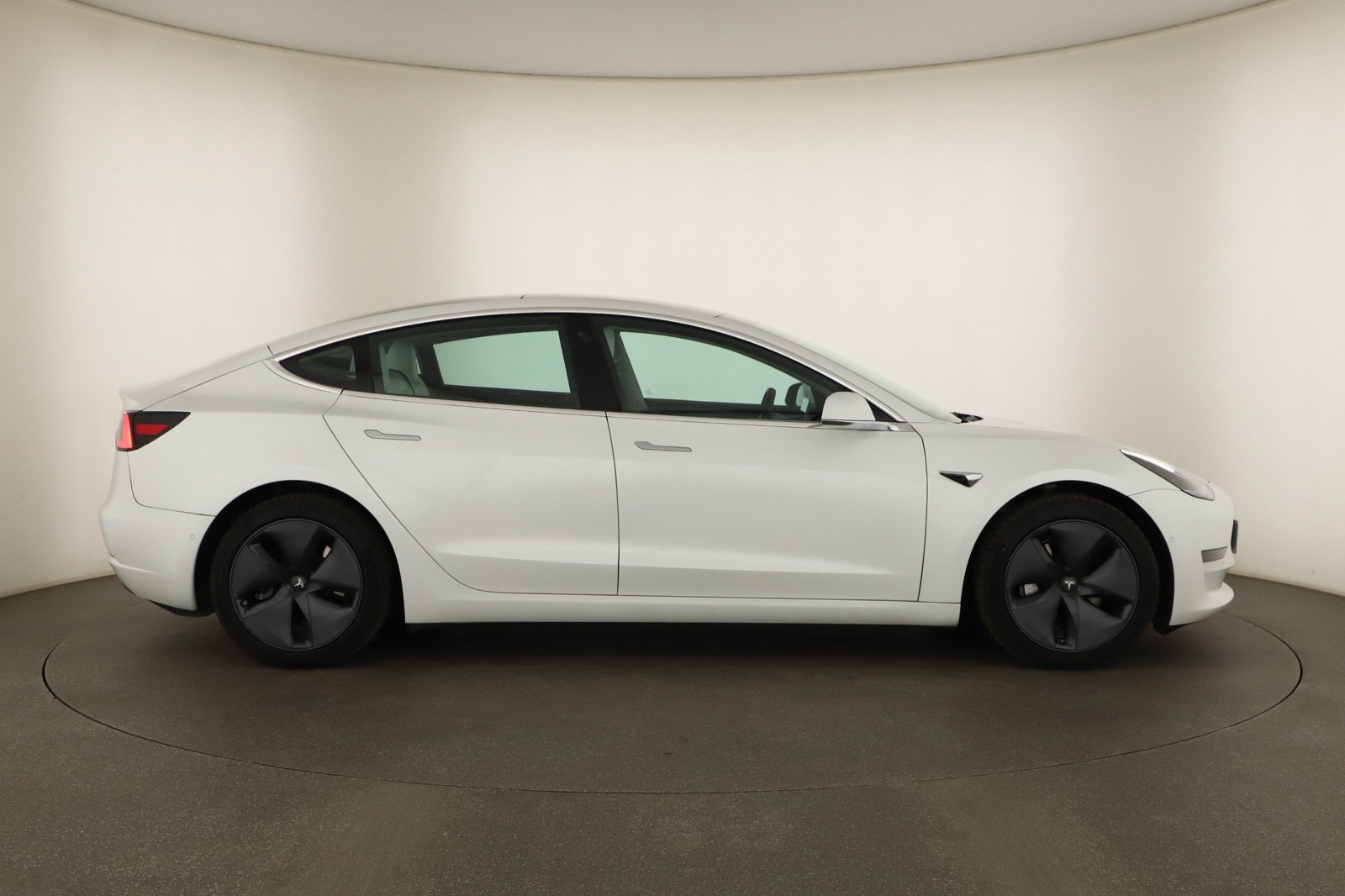Tesla Model 3 Long Range AWD – fotografie 8