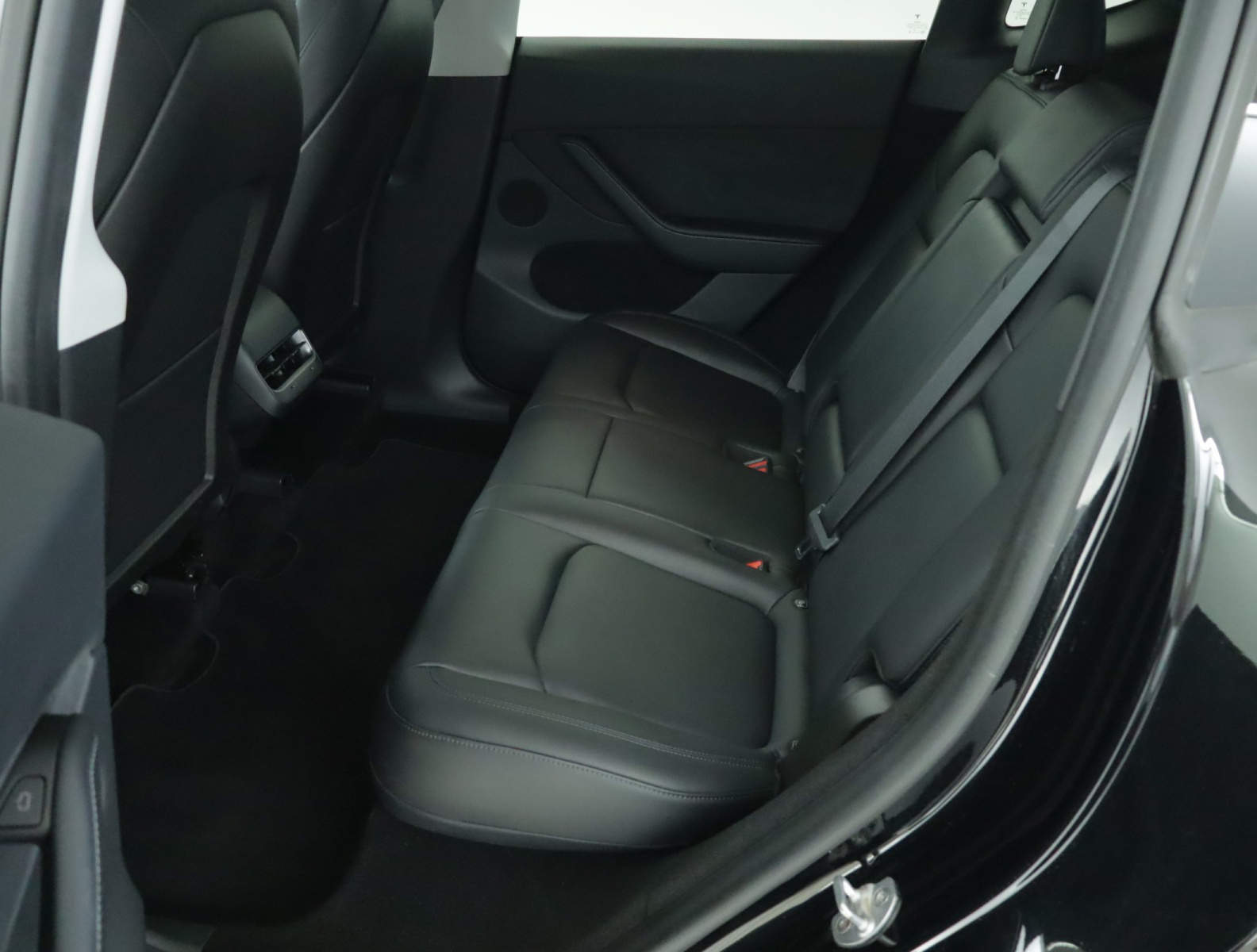 Tesla Model Y Long Range AWD – fotografie 15