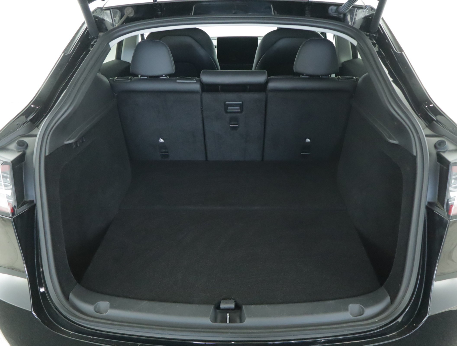 Tesla Model Y Long Range AWD – fotografie 20