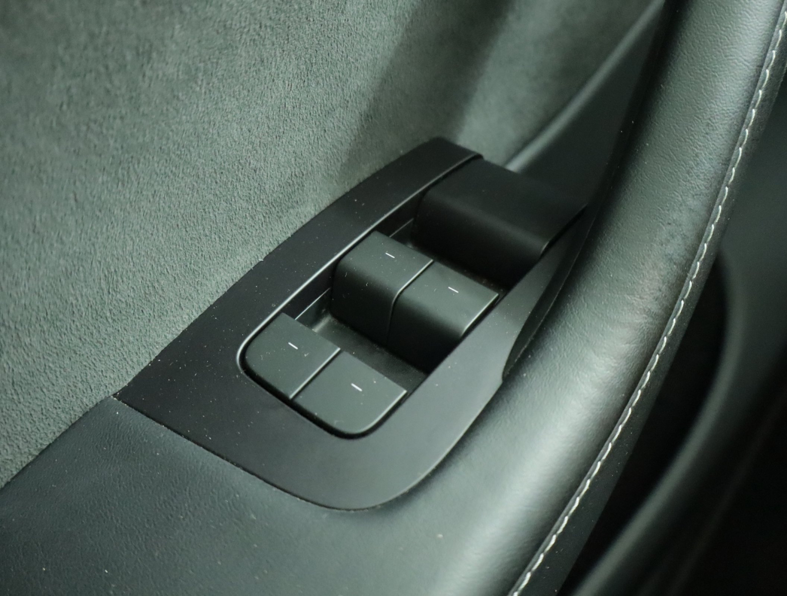 Tesla Model Y Long Range AWD – fotografie 23
