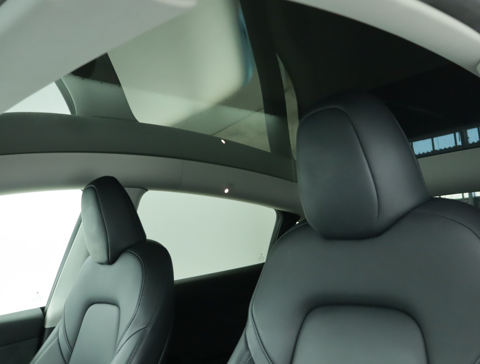 Tesla Model Y Long Range AWD – fotografie 24