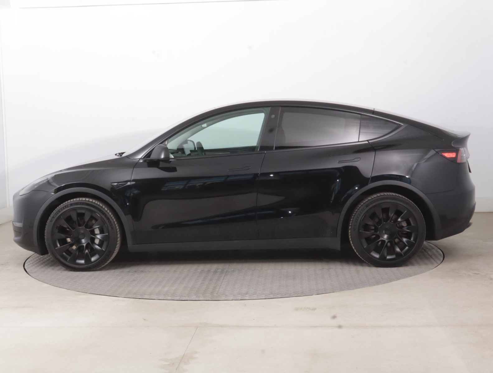 Tesla Model Y Long Range AWD – fotografie 4