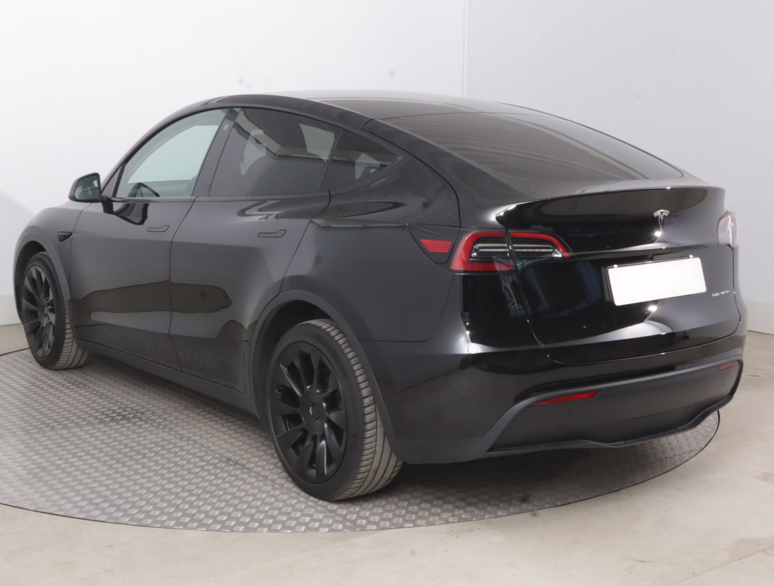 Tesla Model Y Long Range AWD – fotografie 5