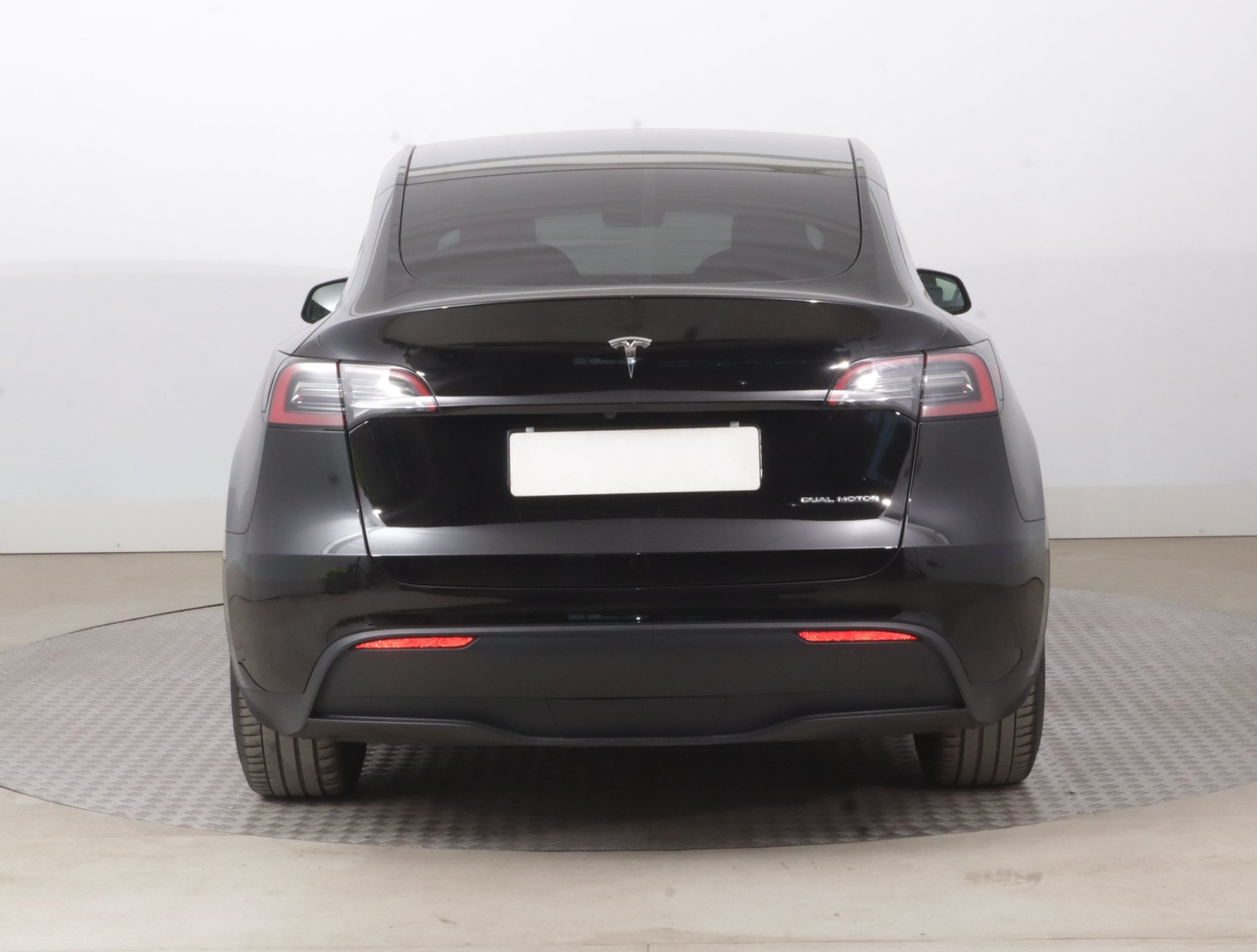 Tesla Model Y Long Range AWD – fotografie 6