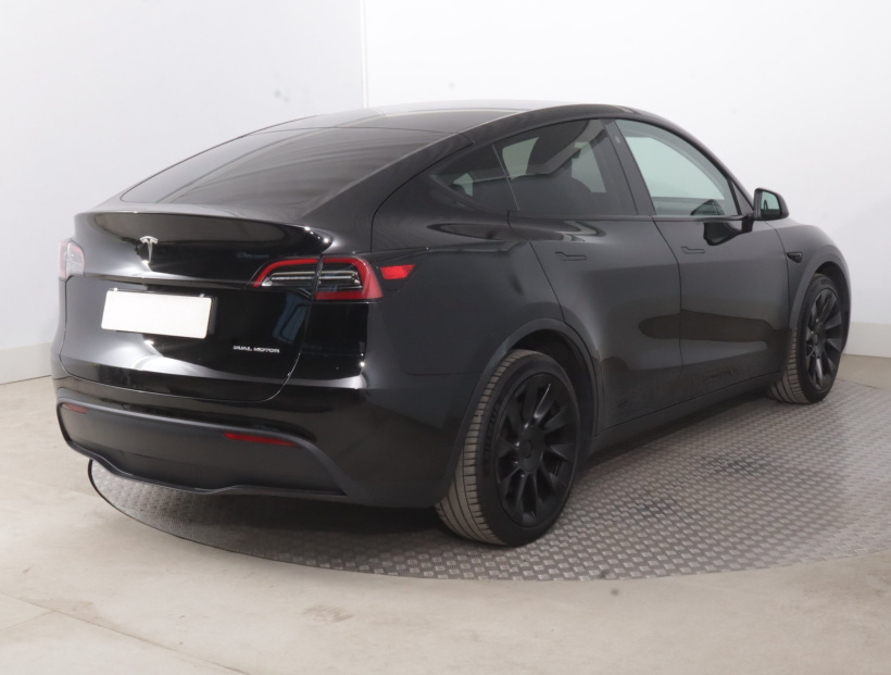 Tesla Model Y, 2023