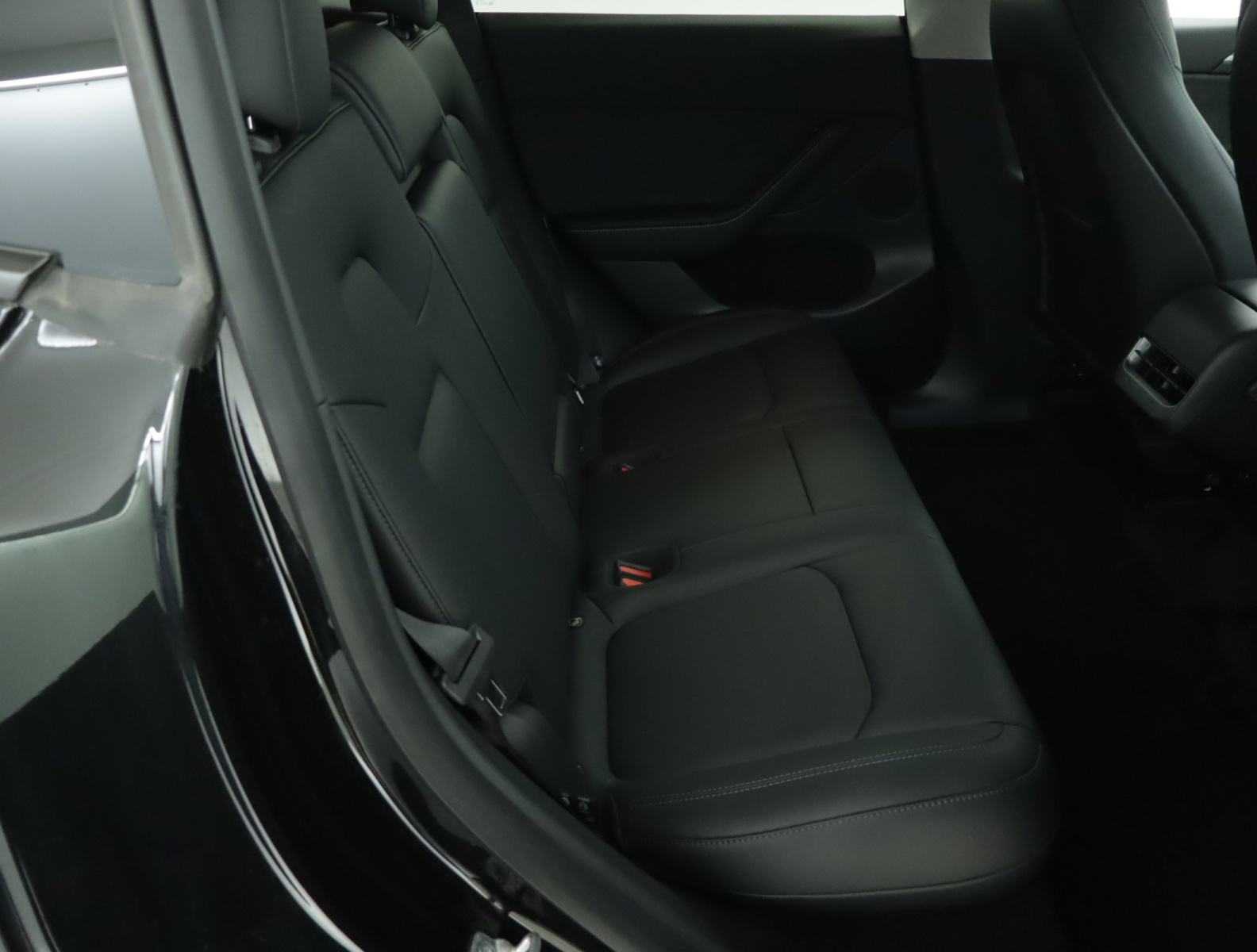 Tesla Model Y Long Range AWD – fotografie 13