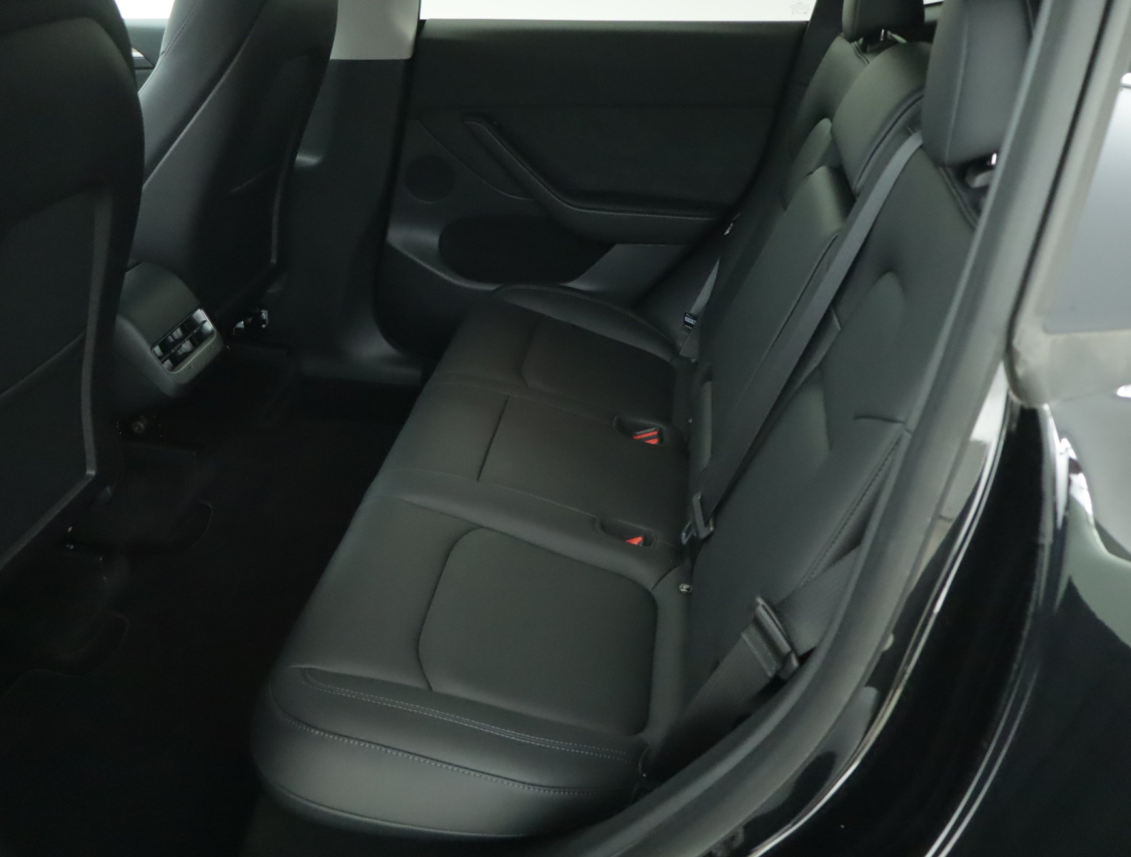 Tesla Model Y Long Range AWD – fotografie 15