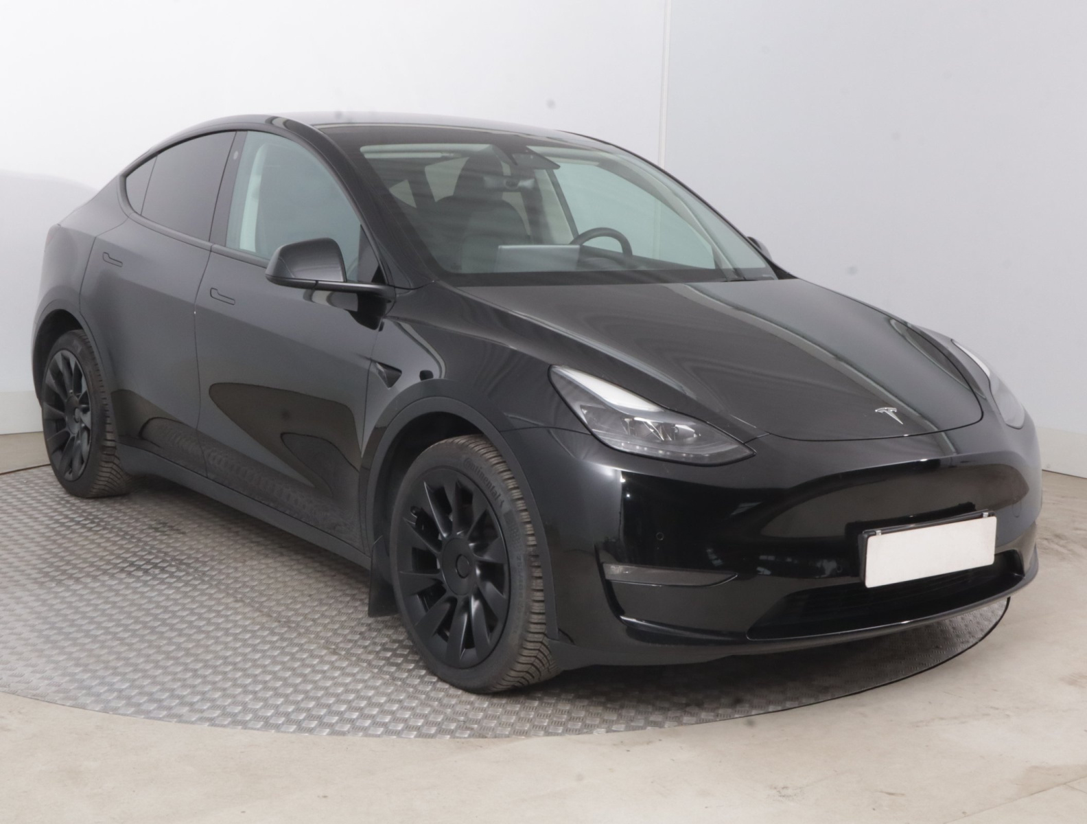 Tesla Model Y Long Range AWD – fotografie 1