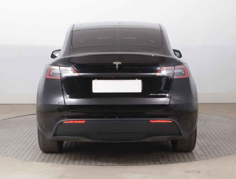 Tesla Model Y, 2022