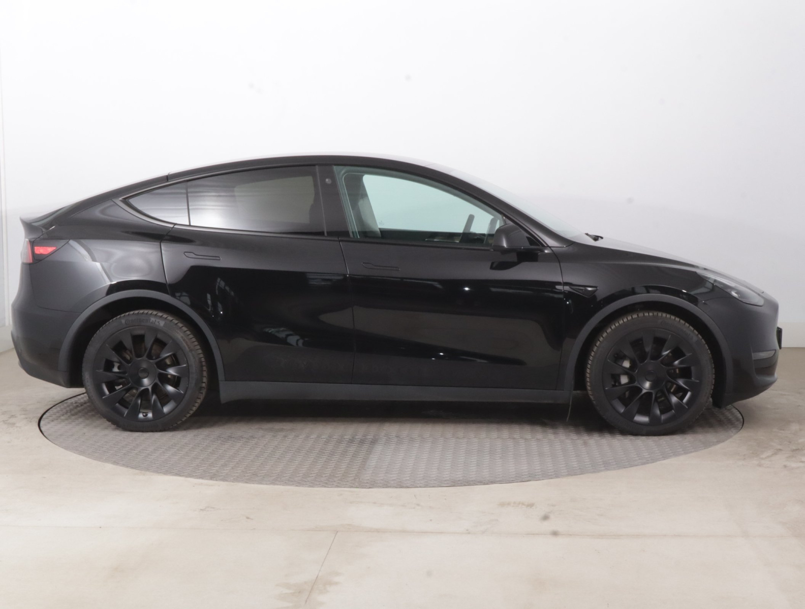 Tesla Model Y Long Range AWD – fotografie 8