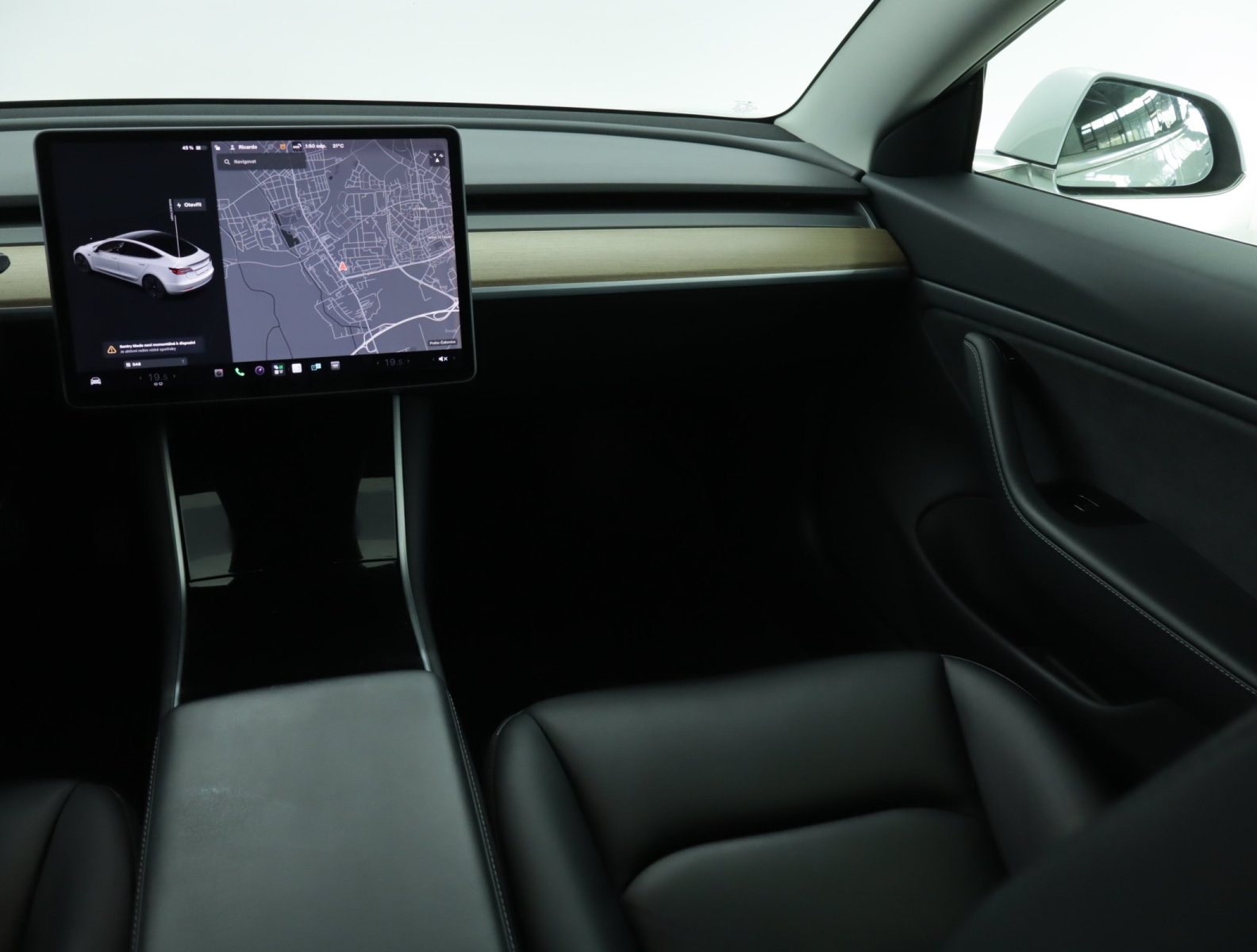 Tesla Model 3 Long Range AWD – fotografie 11