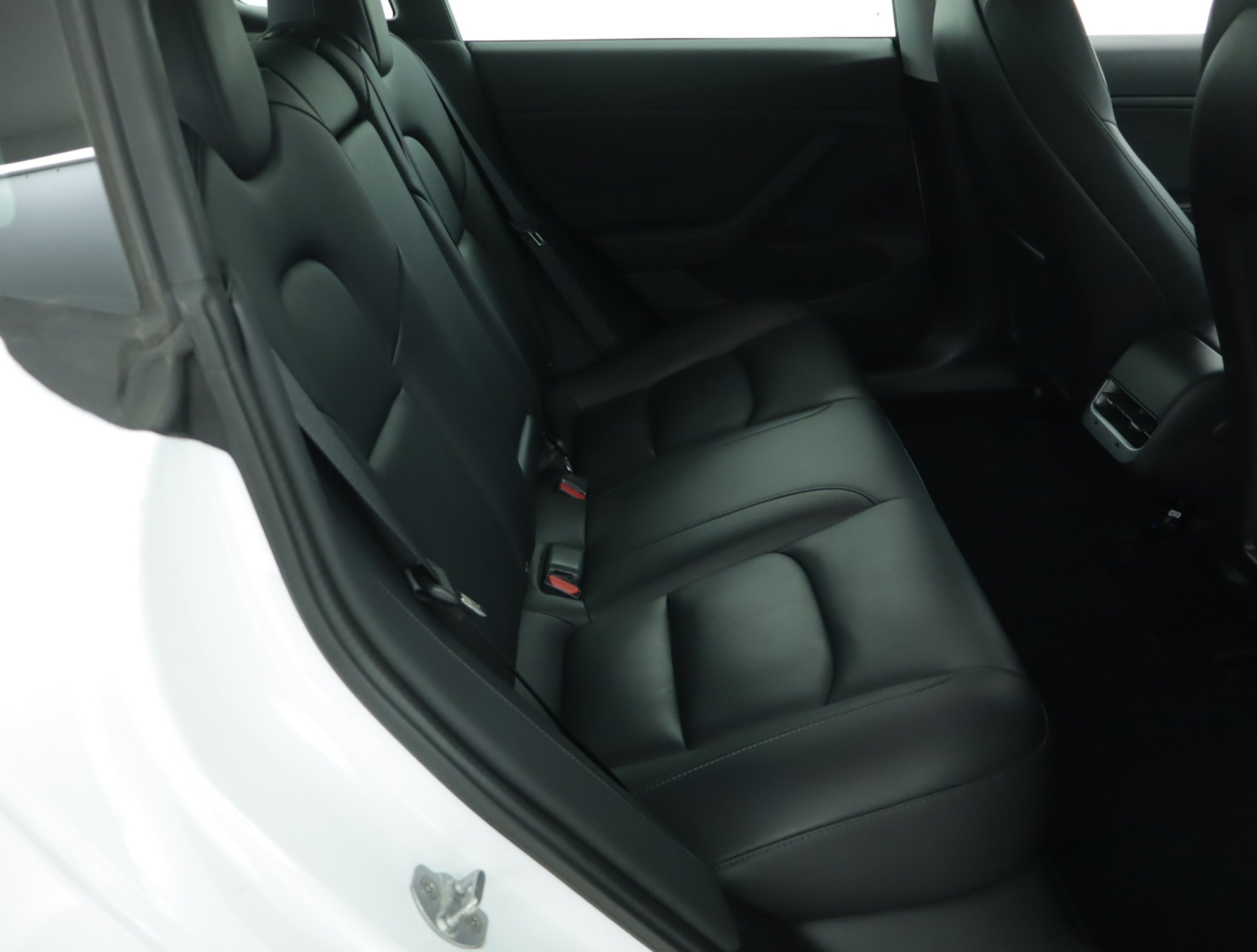 Tesla Model 3 Long Range AWD – fotografie 13