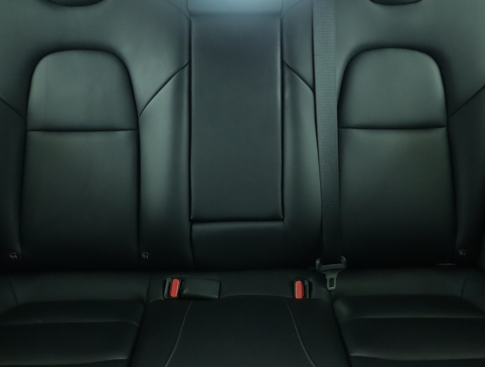 Tesla Model 3 Long Range AWD – fotografie 14