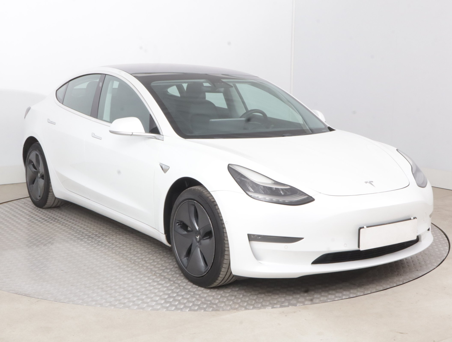 Tesla Model 3 Long Range AWD – fotografie 1