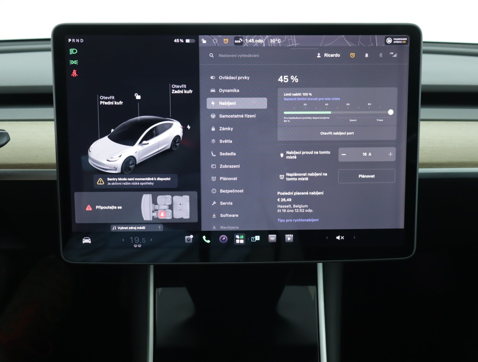 Tesla Model 3 Long Range AWD – fotografie 17