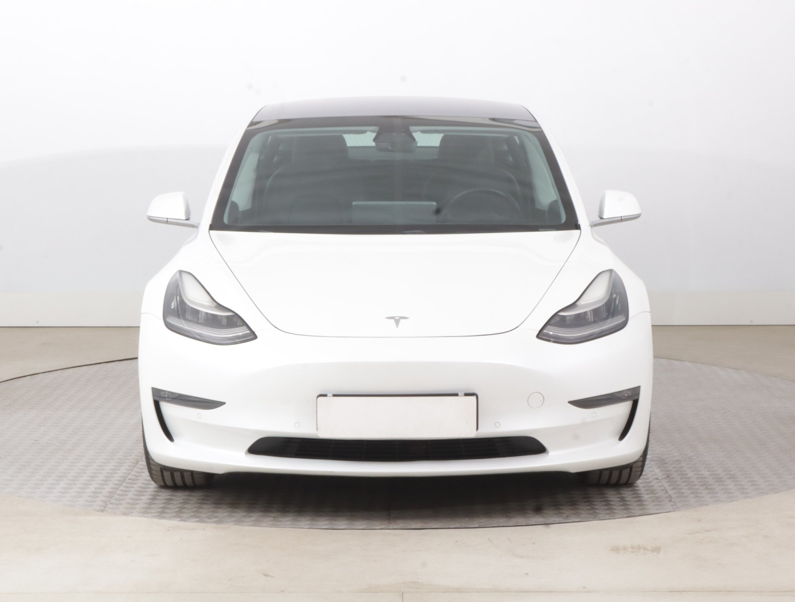 Tesla Model 3 Long Range AWD – fotografie 2