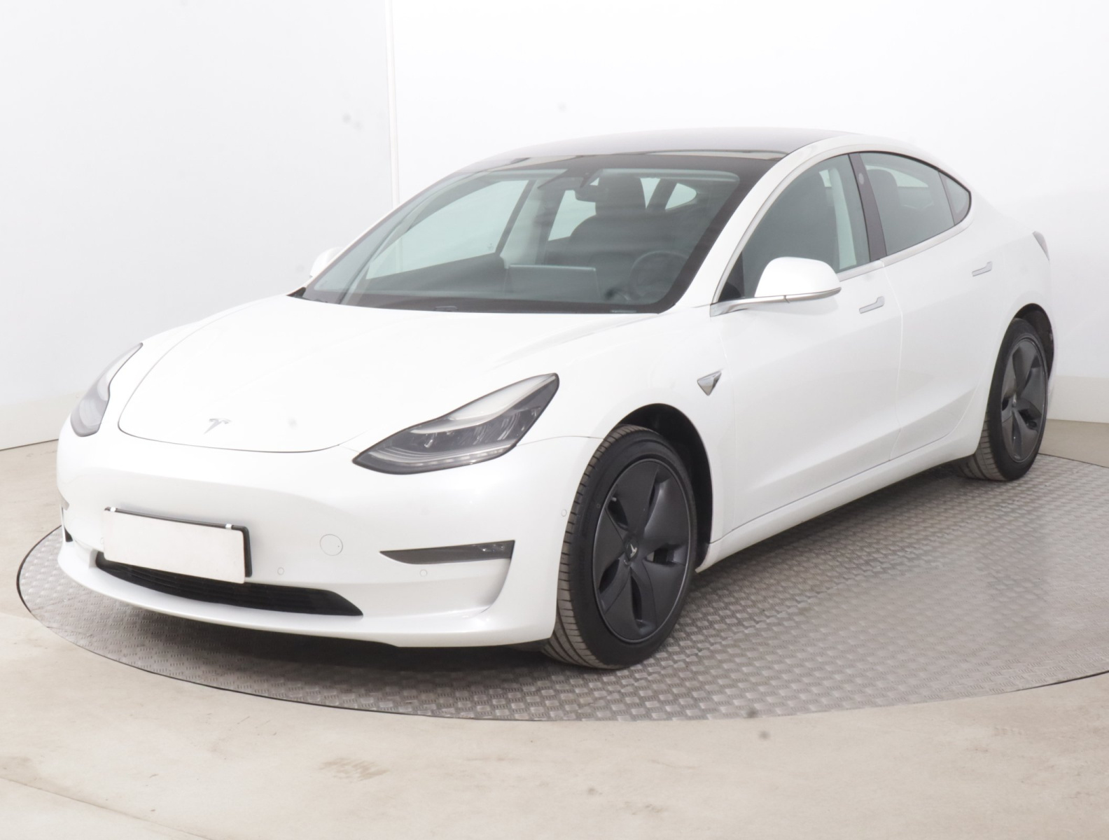 Tesla Model 3 Long Range AWD – fotografie 3