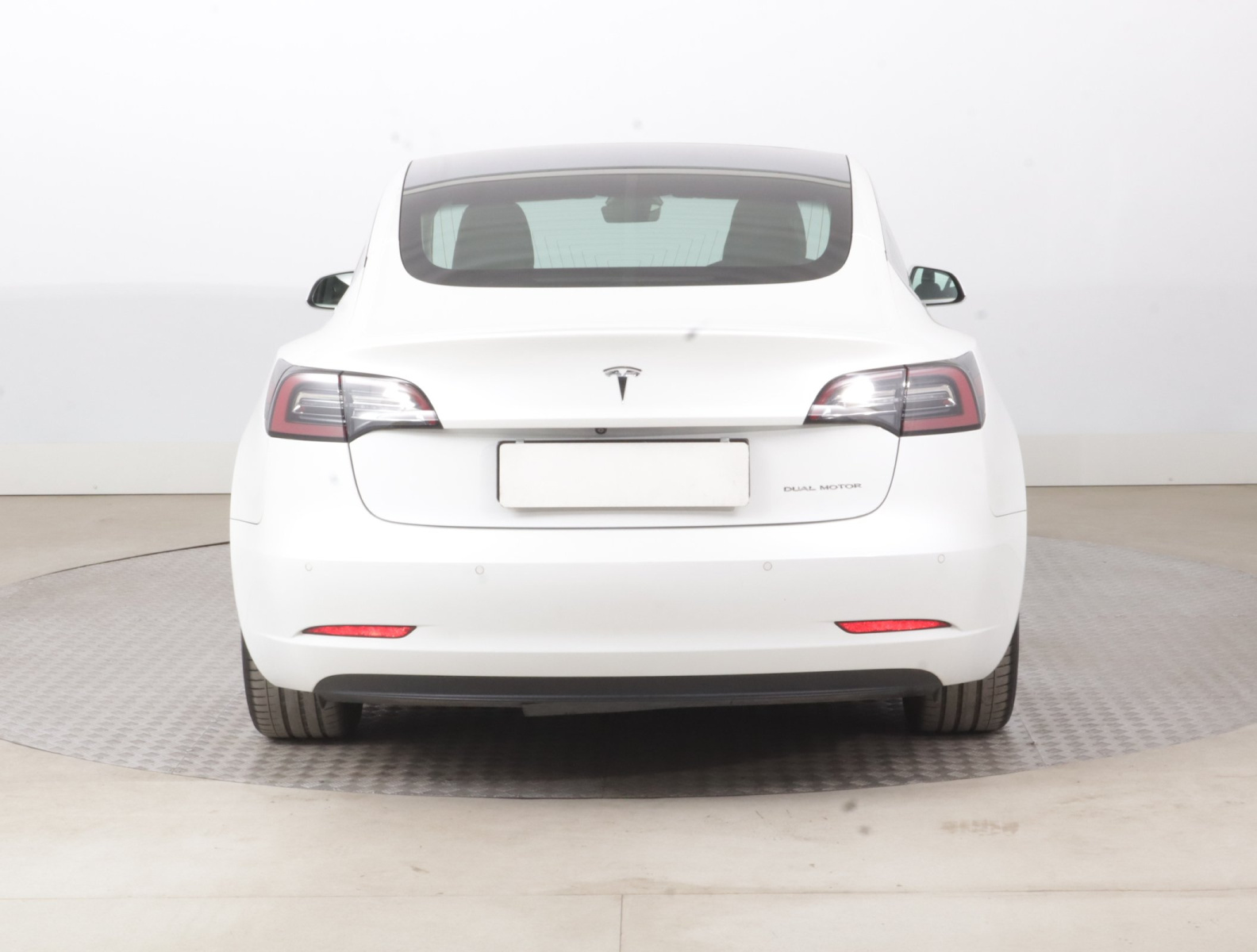 Tesla Model 3 Long Range AWD – fotografie 6