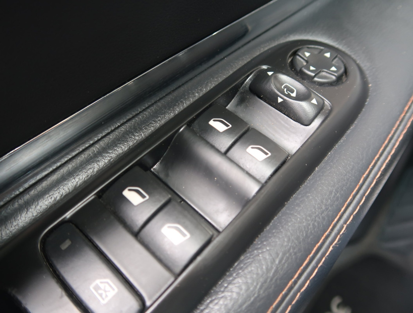 Peugeot 3008, 2015