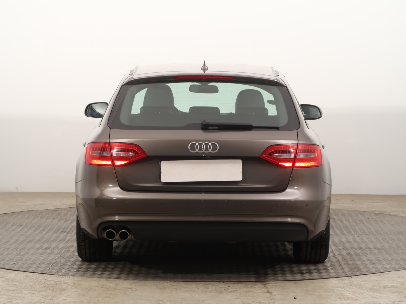 Audi A4, 2015