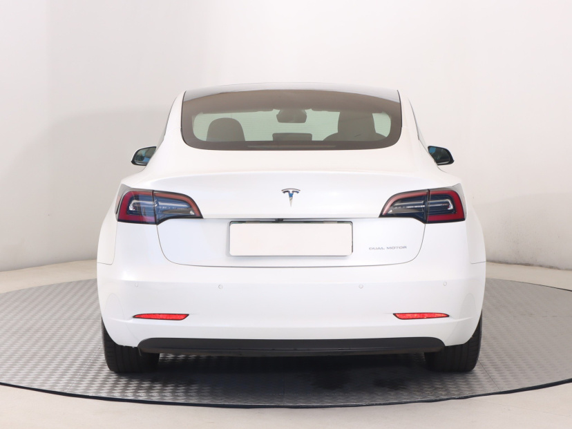 Tesla Model 3, 2021