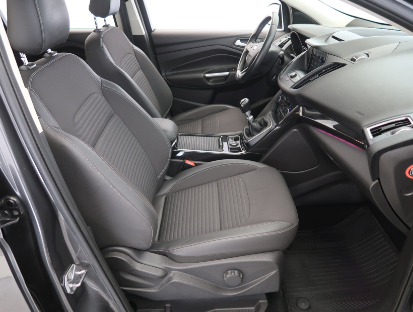 Ford Kuga, 2017