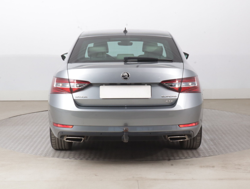 Škoda Superb, 2015