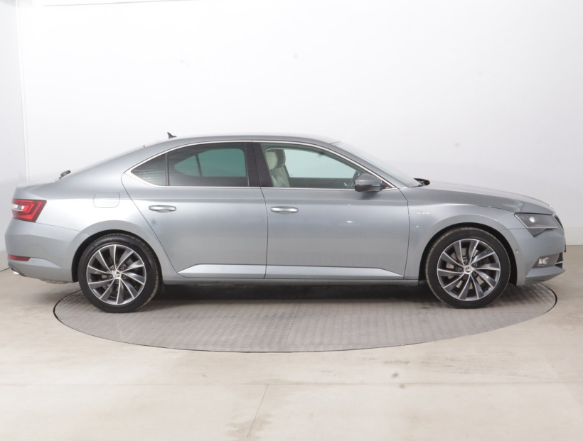 Škoda Superb, 2015