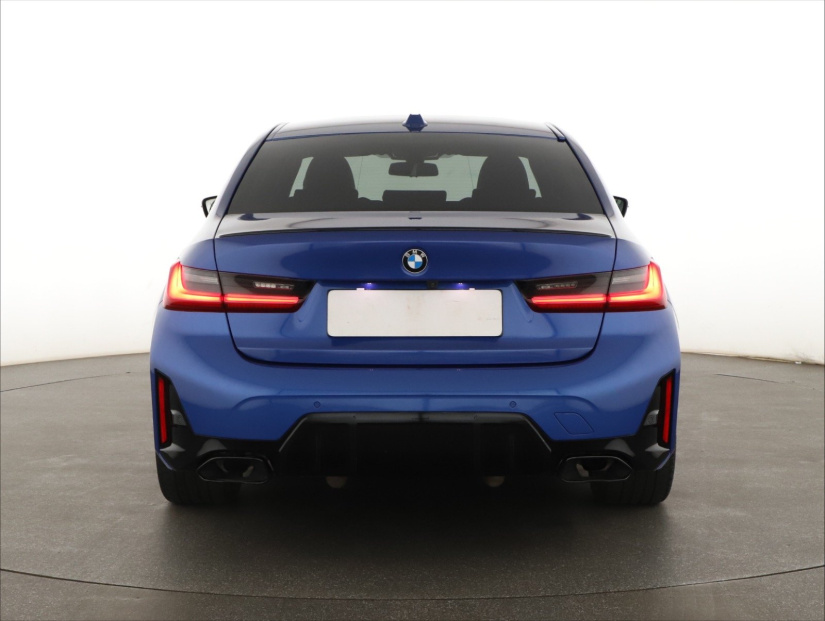 BMW 3, 2023