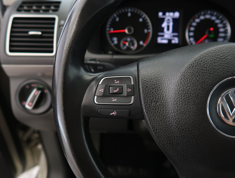 Volkswagen Touran, 2011