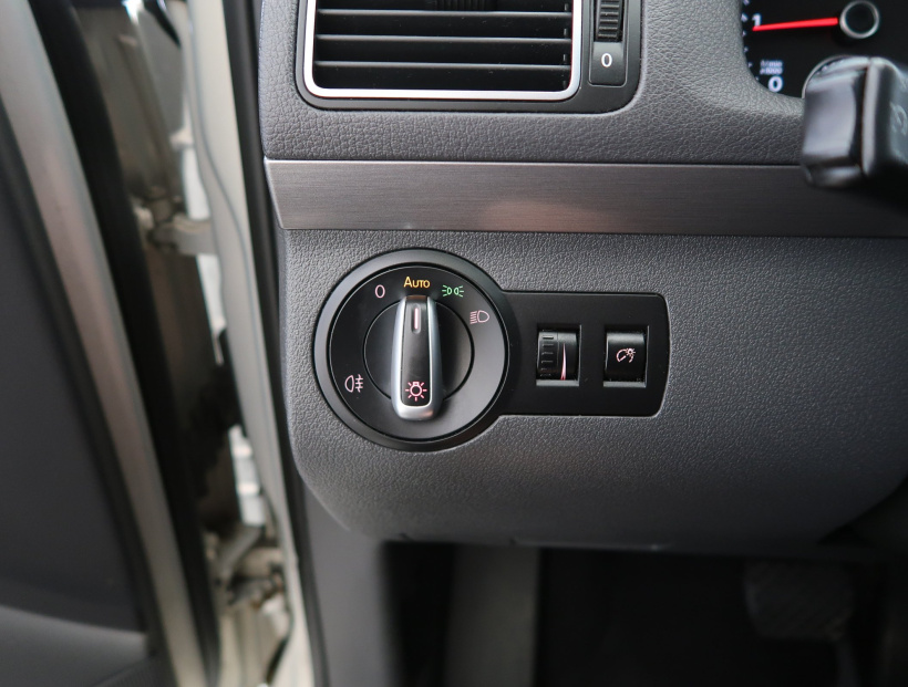 Volkswagen Touran, 2011