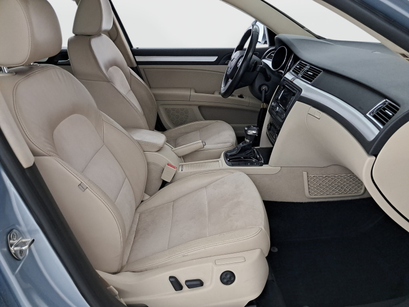 Škoda Superb, 2011