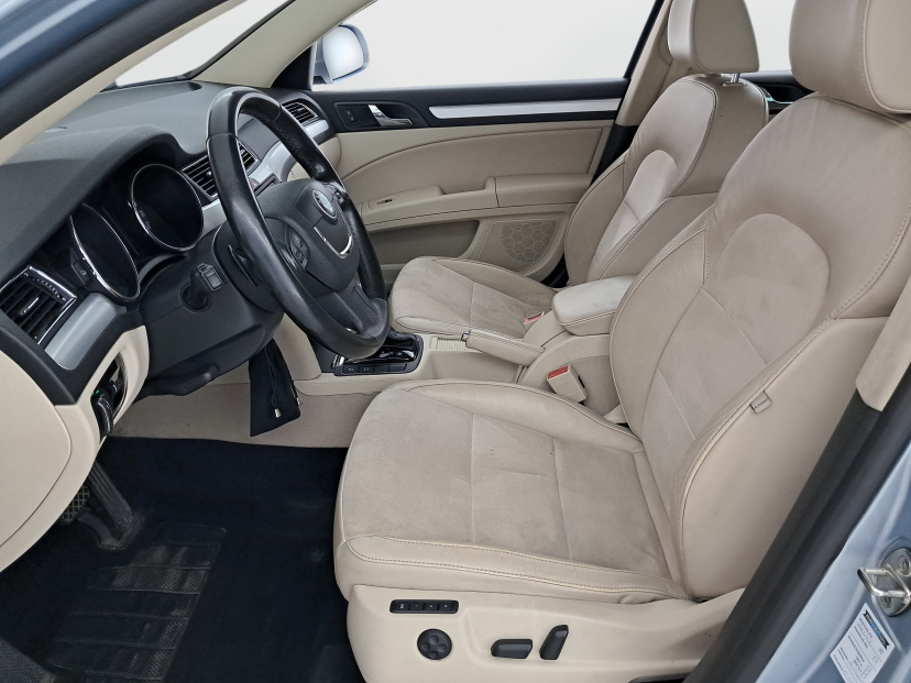 Škoda Superb, 2011
