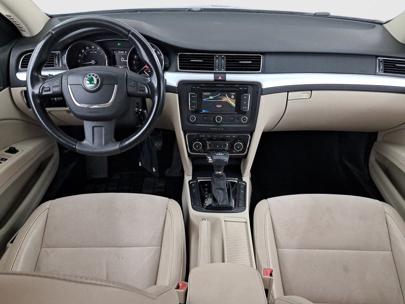 Škoda Superb, 2011