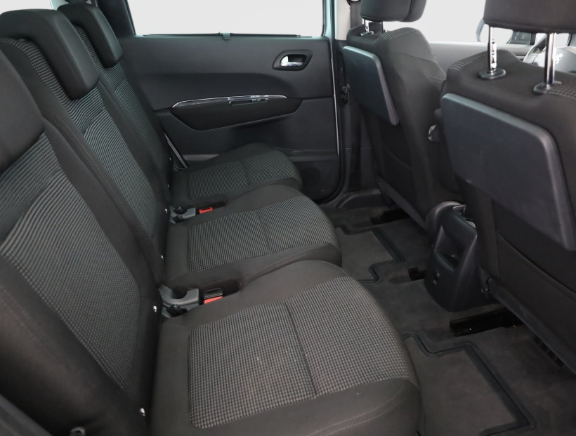 Peugeot 5008, 2011