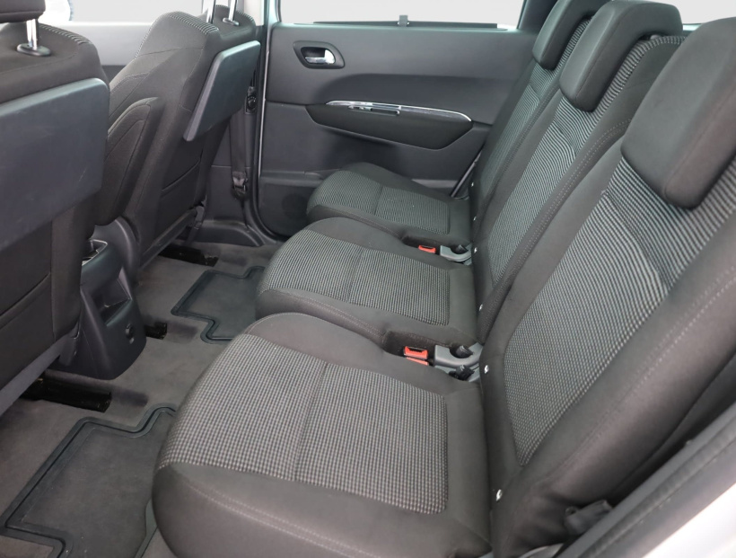 Peugeot 5008, 2011