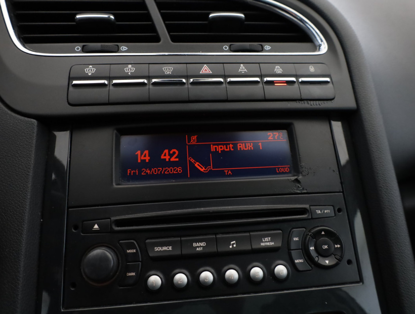 Peugeot 5008, 2011