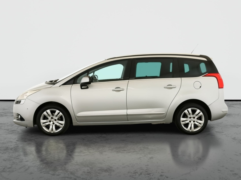 Peugeot 5008, 2011
