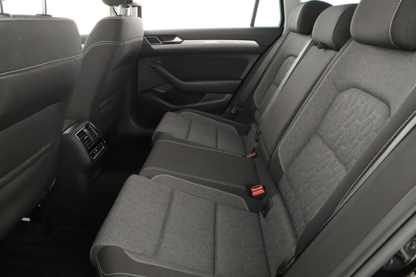 Volkswagen Passat, 2022
