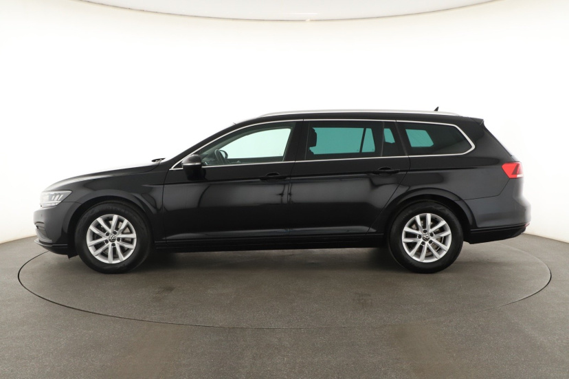 Volkswagen Passat, 2022