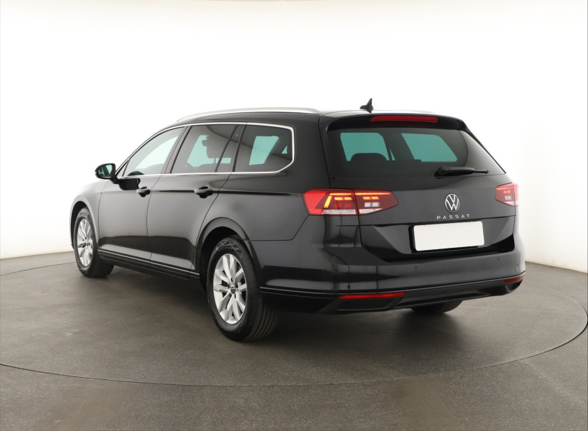 Volkswagen Passat, 2022
