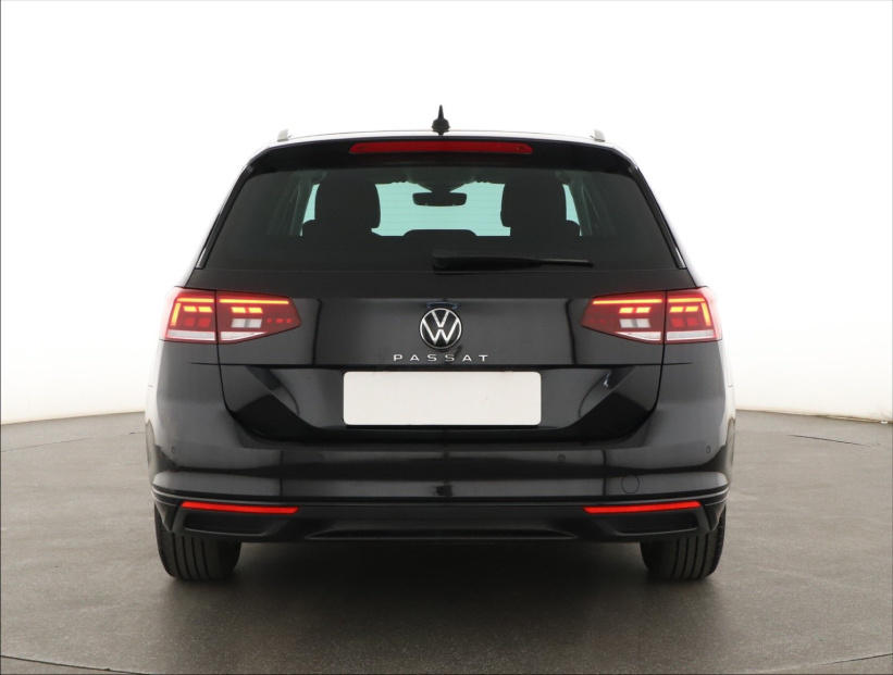 Volkswagen Passat, 2022