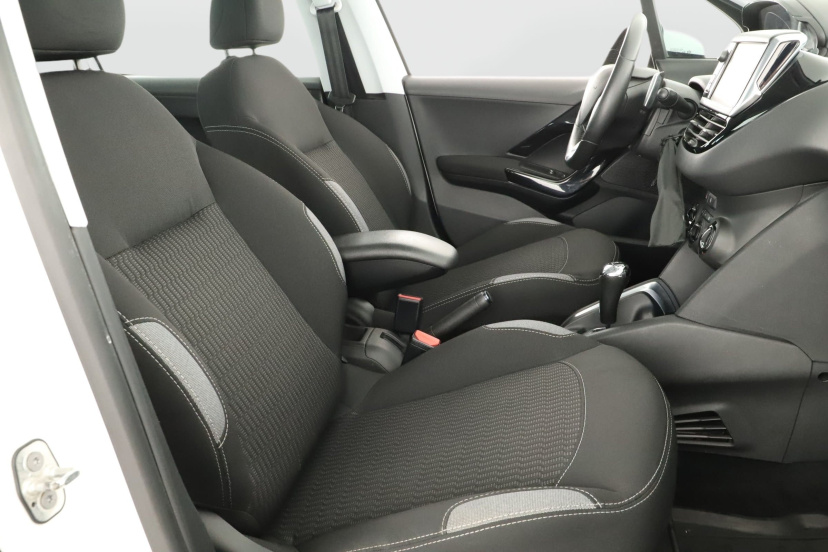 Peugeot 208, 2015