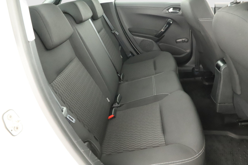 Peugeot 208, 2015