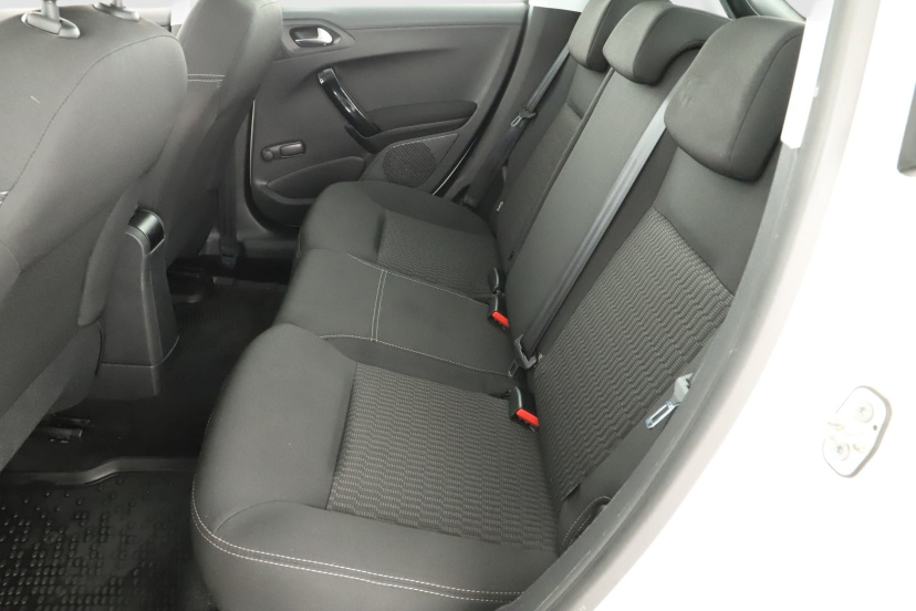 Peugeot 208, 2015